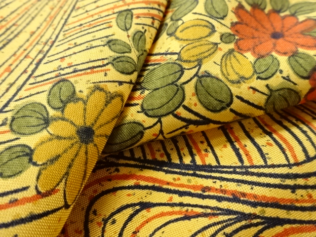  波に花模様本場大島紬着物(染)